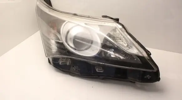 Toyota Avensis T270 Headlight/headlamp