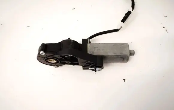 Mercedes-Benz C AMG W204 Seat adjustment motor 0390203207 82064802-4