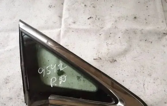 Mazda CX-7 Front triangle window/glass 