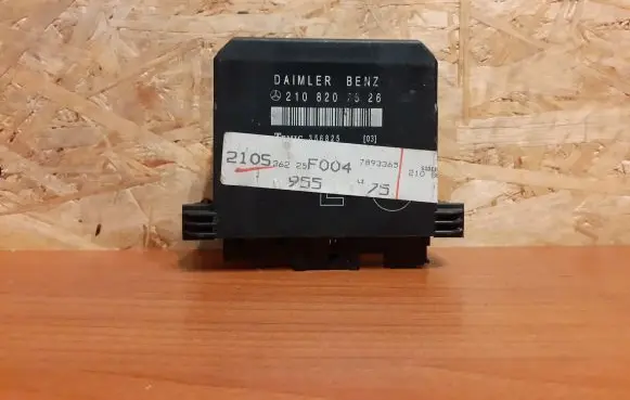 Mercedes-Benz E W210 Door control unit/module 2108207526 1634