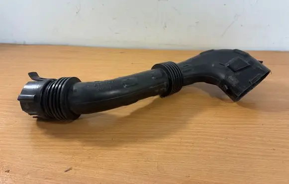 Renault Clio III Intake resonator 8200410912