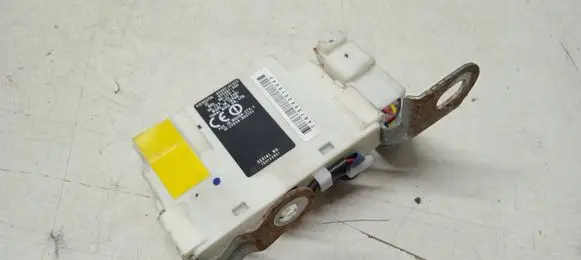Toyota Prius (XW20) Door central lock control unit/module 8999247020 626467000 2584AR02TY1