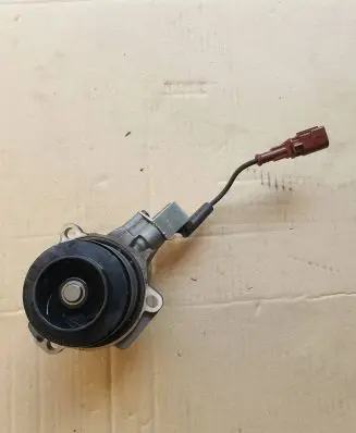 Volkswagen PASSAT B8 Water pump 010289801