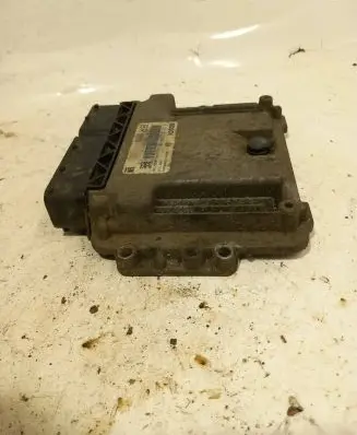 Opel Zafira B Engine control unit/module 55198922 1039S11633 0281012549