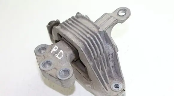 Chevrolet Cruze Engine mount bracket 13294212