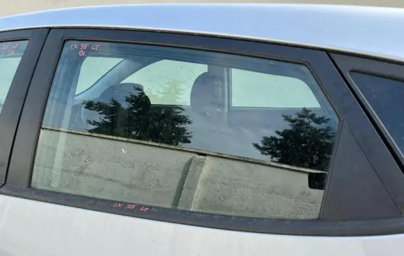 Hyundai ix35 Rear door window glass