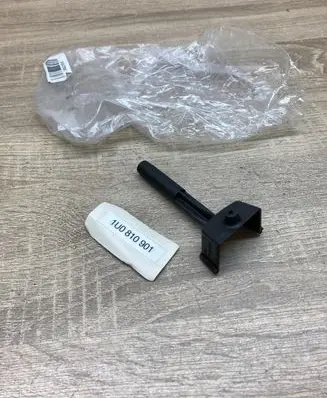 Skoda Octavia Mk2 (1Z) Fuel cap release pull handle 1U0810901