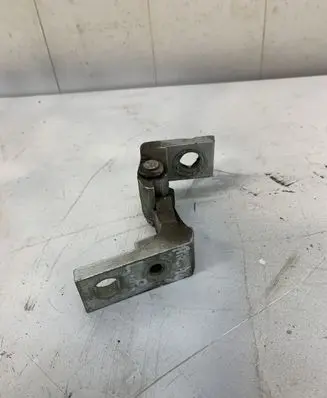 Volkswagen Touran I Rear door upper hinge