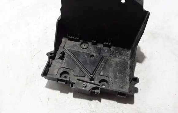 Battery bracket