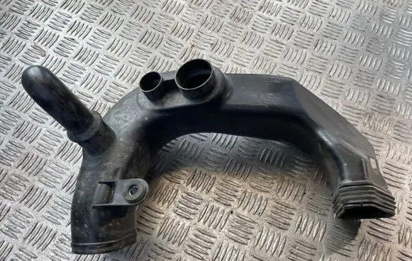 KIA Carens II Air intake duct part 060708