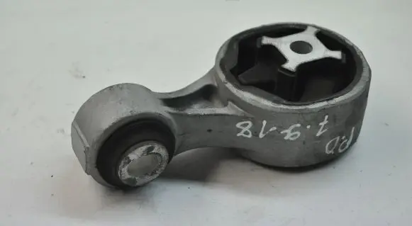 Nissan Qashqai Engine mount bracket