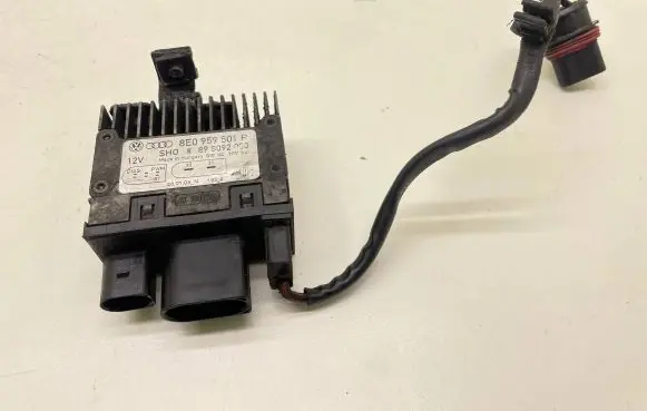 Audi A4 S4 B7 8E 8H Coolant fan relay 8E0959501P 898092000