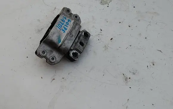 Volkswagen Golf V Gearbox mounting bracket 