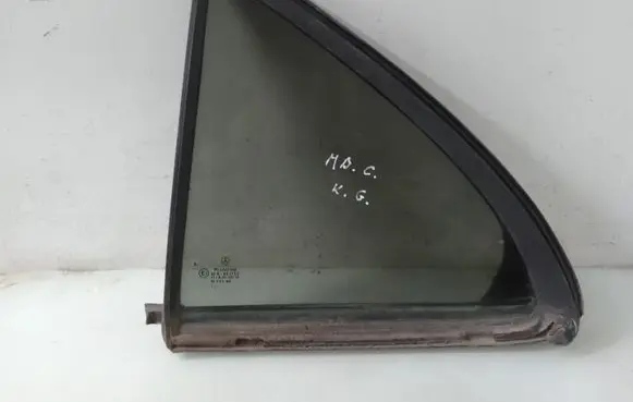 Mercedes-Benz C W203 Rear vent window glass 43R001193
