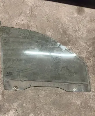 Hyundai Santa Fe Front door window glass four-door