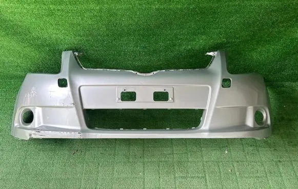 Toyota Avensis T270 Front bumper
