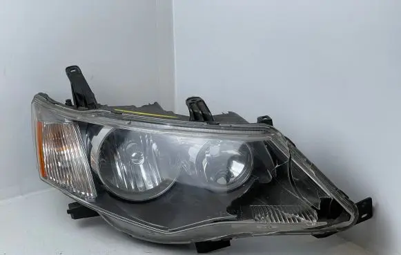 Mitsubishi Outlander Headlight/headlamp P5587 P5585