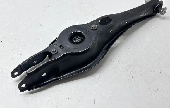 Volkswagen Tiguan Allspace Rear upper control arm/wishbone 5QN505311 215YDC000