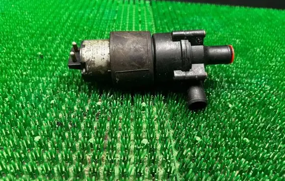 Mercedes-Benz Vito Viano W638 Water pump 0018351361 0392020