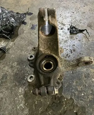 Ford Focus Front wheel hub AV613K170