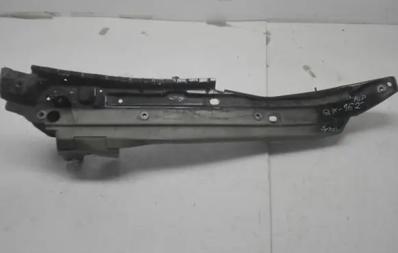 Audi Q7 4L Fender mounting bracket 4L0805157B 4L0805175