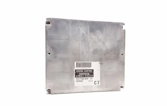 Toyota Avensis T250 Engine control unit/module 8966105C70 MB1758008681
