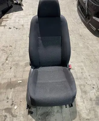 Volkswagen Tiguan Front passenger seat 5N0881106G