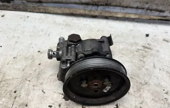 BMW 5 E60 E61 Power steering pump 7652974109