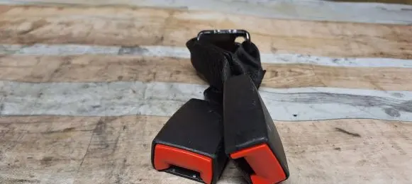 Toyota Avensis T220 Rear seatbelt buckle