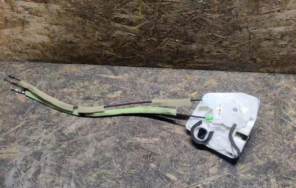 Mazda 3 II Front door lock BBM4 C0671