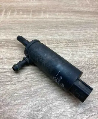 BMW 7 E65 E66 Headlight washer pump 8377613