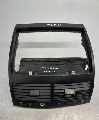 Volkswagen Touareg I Dash center air vent grill ---