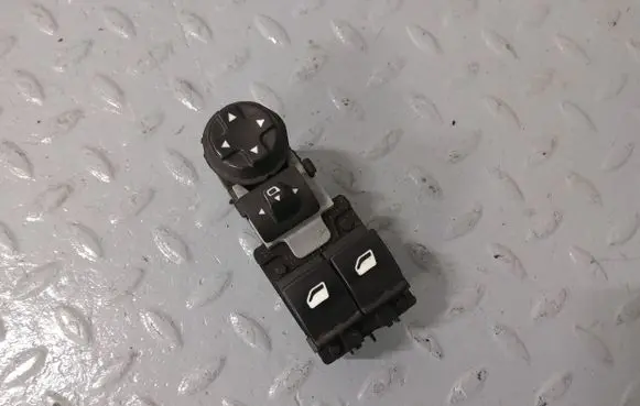 Citroen Jumpy Electric window control switch 96784561ZD