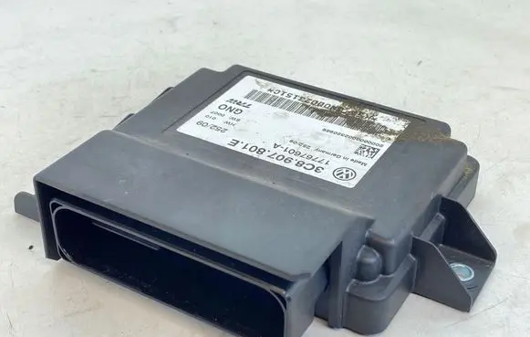 Volkswagen PASSAT B6 Hand brake control module 3C8907801E 002320959 17767601A