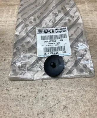 Fiat 500 Floor mat clip fixing clamp 0156021669010 156021669 68172804AA