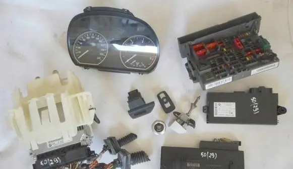 BMW 1 E82 E88 Engine ECU kit and lock set 0281017551 8512499 61.35-9262361-01