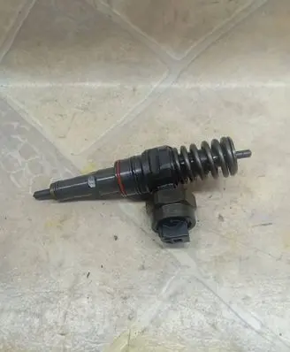 Audi A2 Fuel injector 038130073F