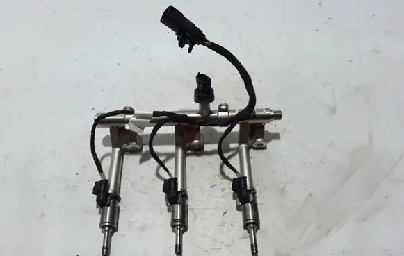 Volvo XC40 Fuel main line pipe 32257109