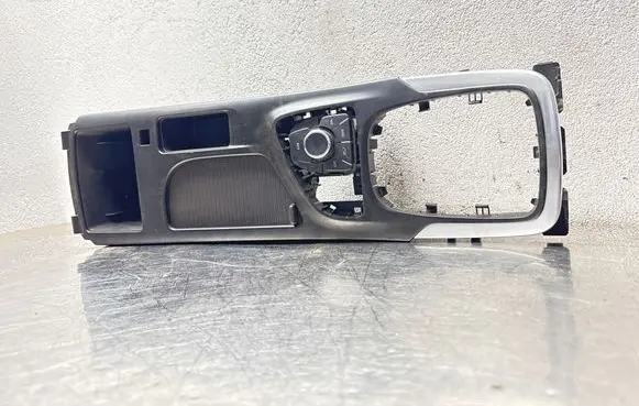 Opel Insignia A Armrest 13289002 0FGJ017104