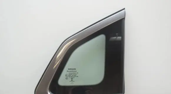 Nissan Qashqai Rear side window 833124EA0A
