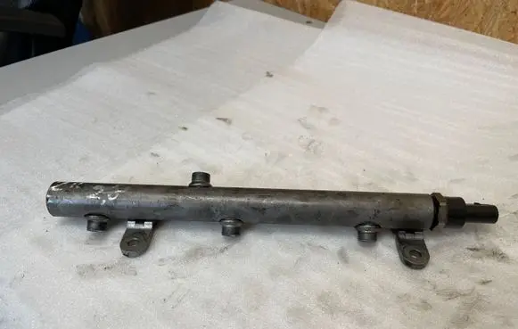Mercedes-Benz E W211 Fuel main line pipe A6420700695