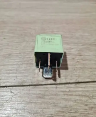 Volkswagen Golf VI Other relay 4h0951253