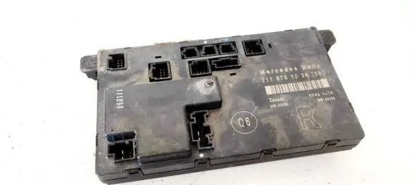 Mercedes-Benz E W211 Door control unit/module 2118701026 00401605