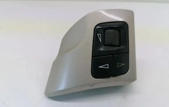 Opel Astra H Steering wheel buttons/switches 13234174 88139805