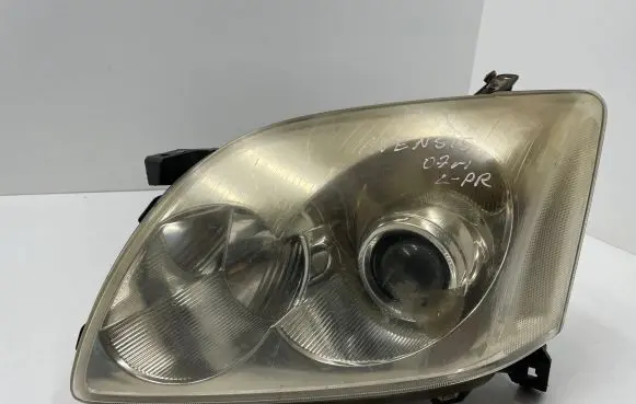Toyota Avensis Verso Headlight/headlamp UPM6GF20