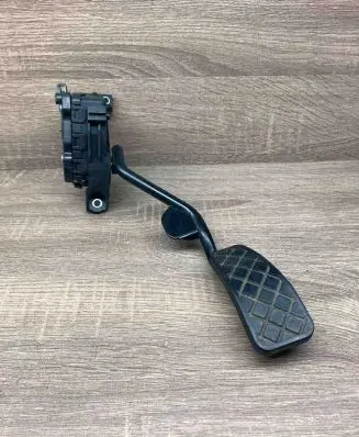 Volkswagen PASSAT B5 Accelerator throttle pedal 8E2721523C 6PV007770