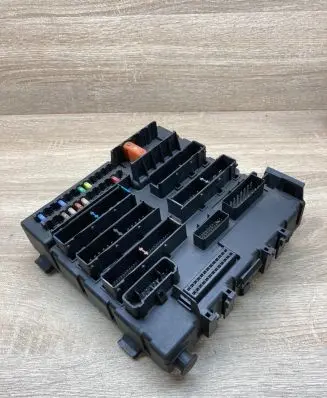 Opel Vectra C Fuse module 13205779 519167001