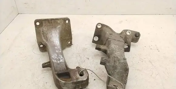 BMW 3 E36 Engine mounting bracket 1136540 1141137