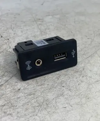 Volkswagen Golf Sportsvan USB socket connector 5G0035222C 5Q0035724