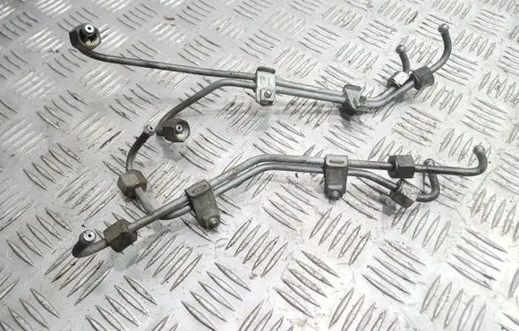 Fuel injector supply line/pipe